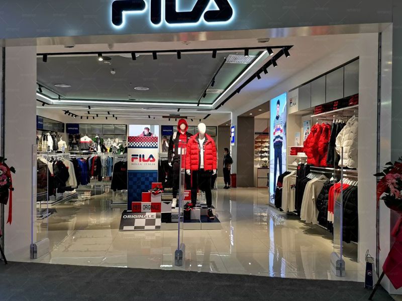 FILA киім брендінің дүкені AM9800 дыбыстық және магнитті ұрлыққа қарсы құрылғыны орнатады