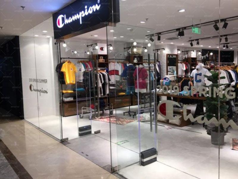 Champion Clothing Store дүкенінде орнатылған AM9800 киімді ұрлауға қарсы құрылғы